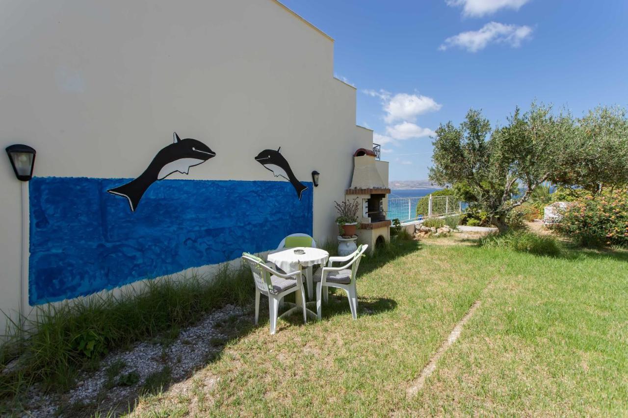 Manos Apartments Almirida エクステリア 写真