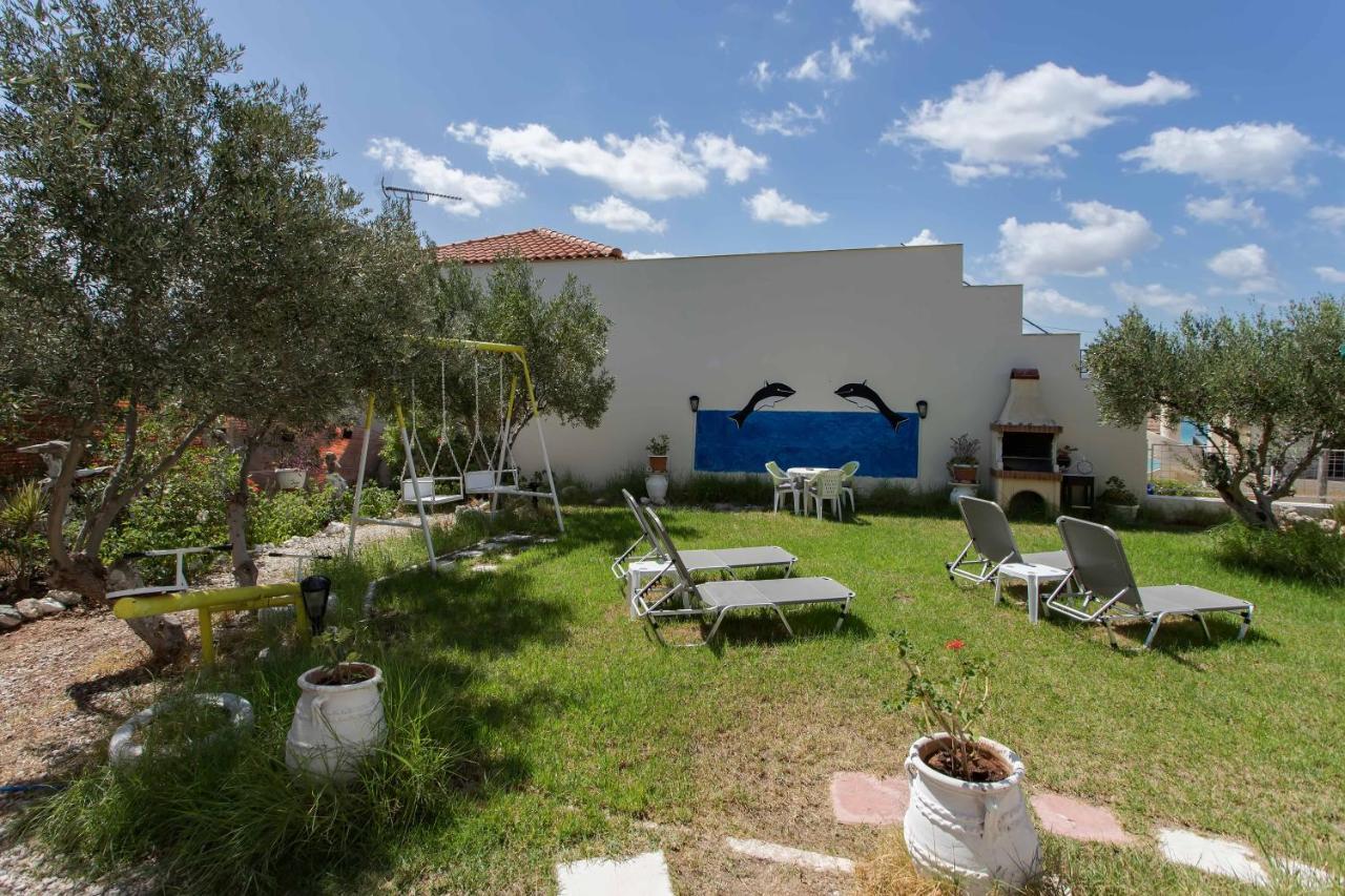 Manos Apartments Almirida エクステリア 写真