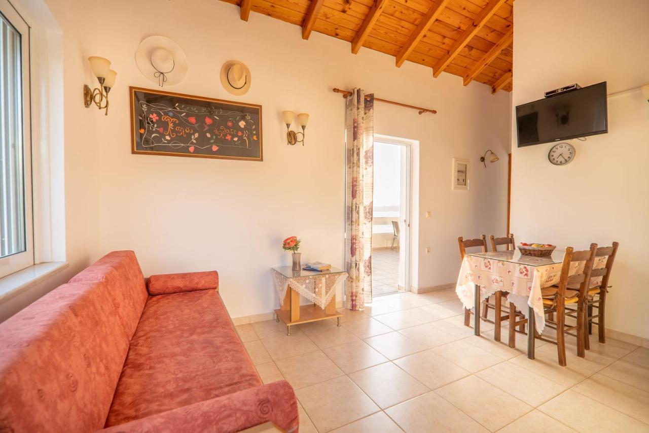Manos Apartments Almirida エクステリア 写真