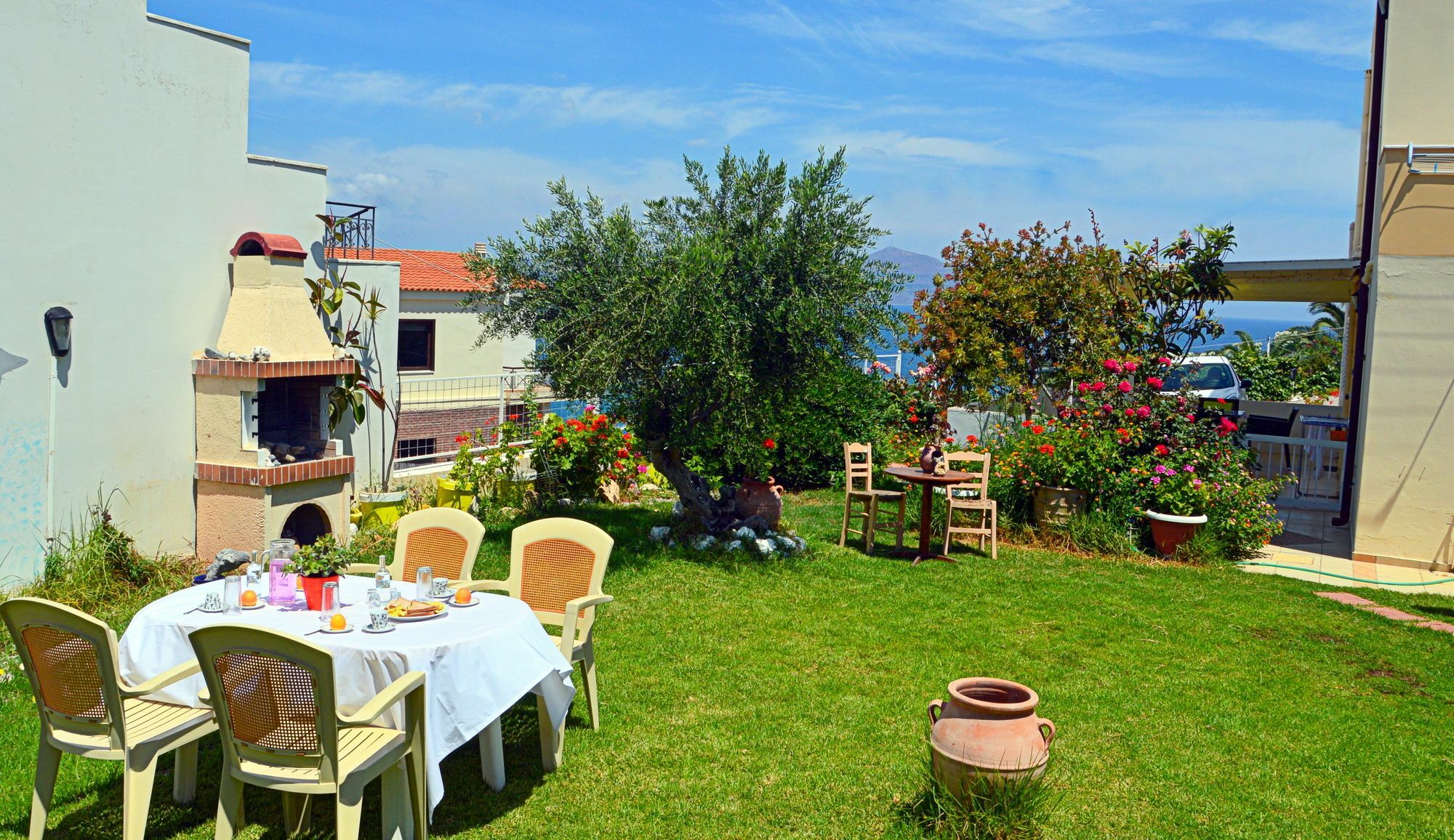 Manos Apartments Almirida エクステリア 写真